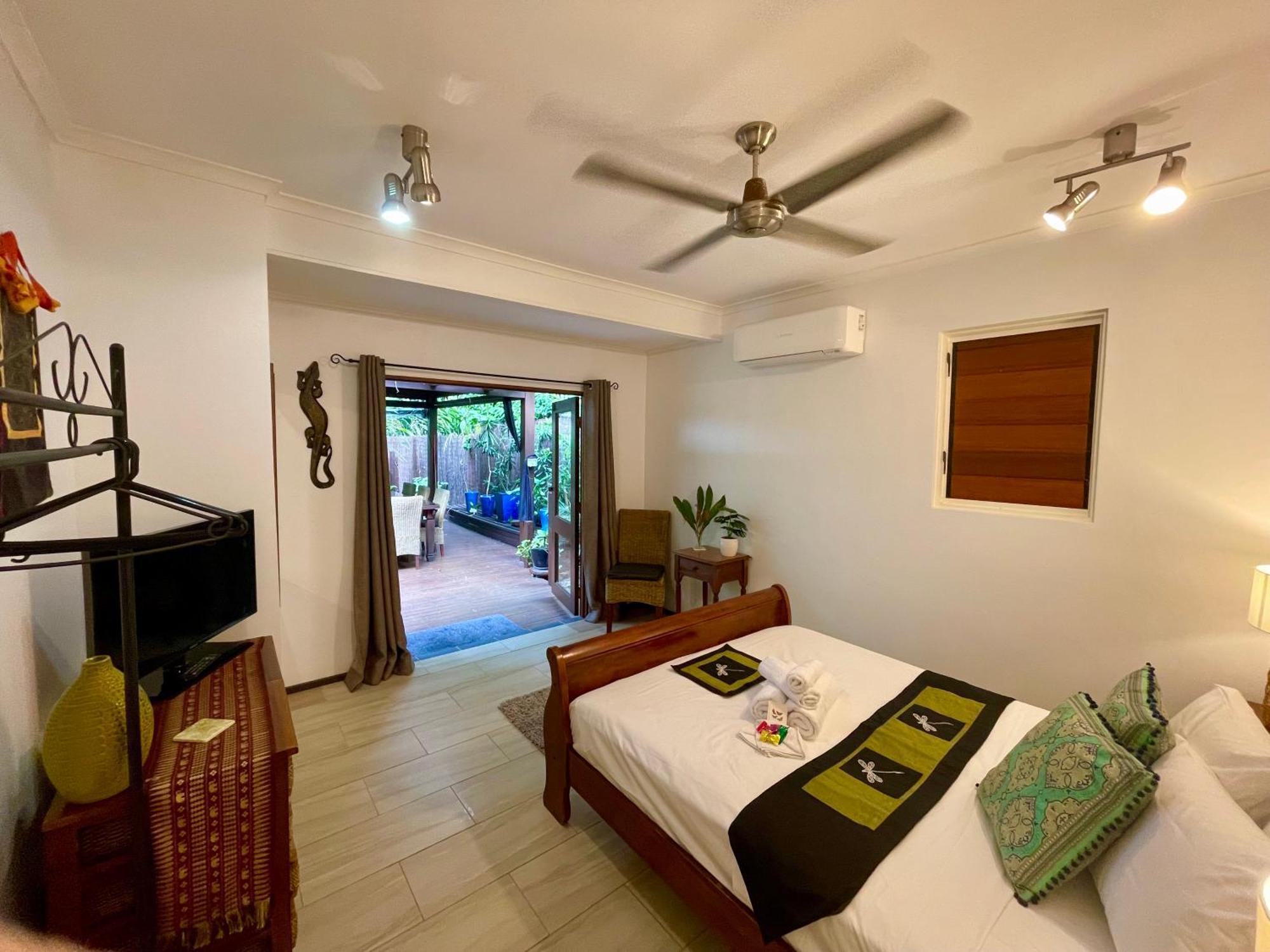 Karinya Hotel Clifton Beach Exterior photo